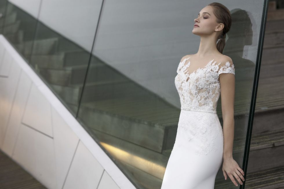 BETH buste et manche dentelle fine